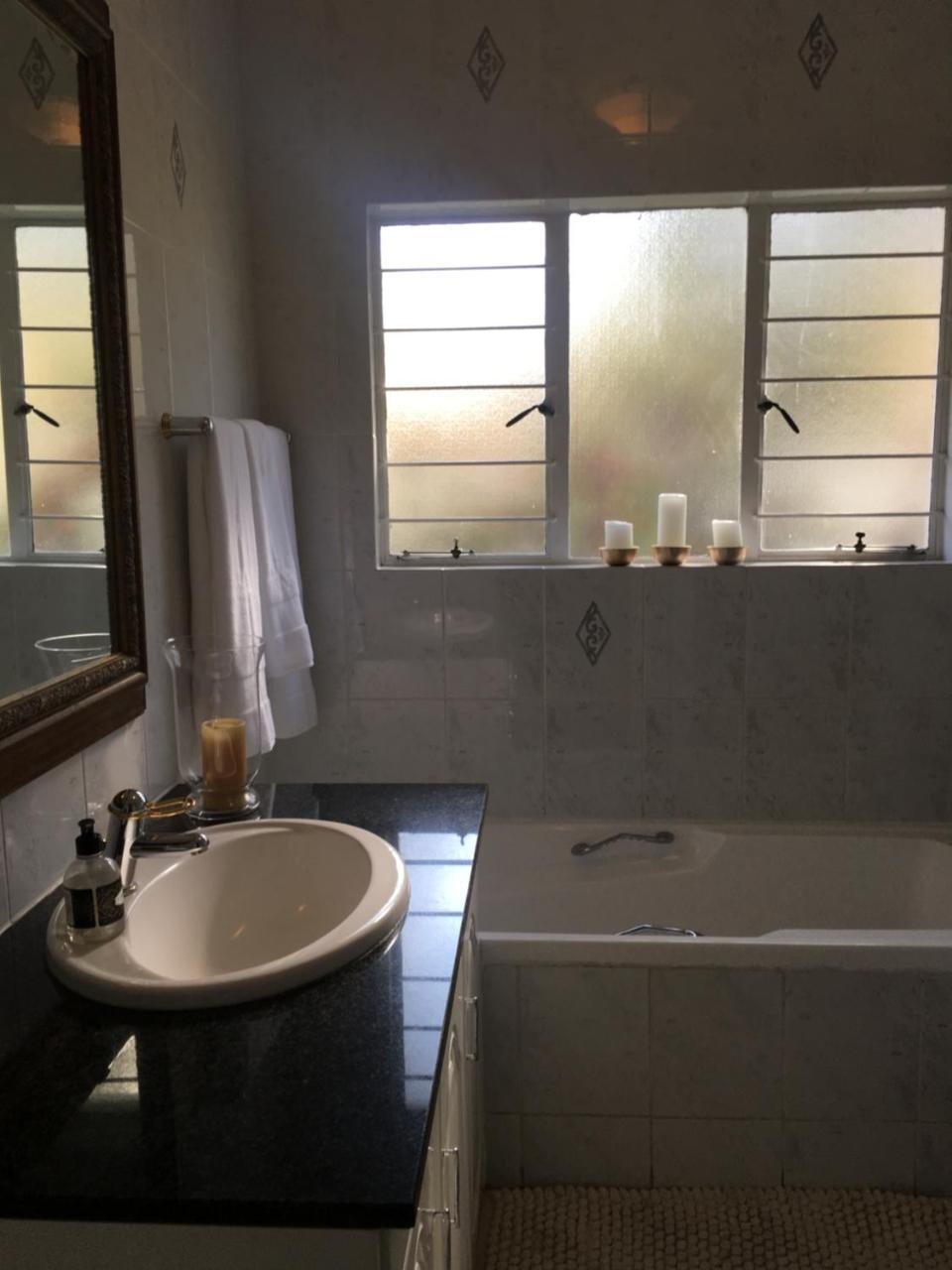 Vair'S Place Guest House In Sandton Paulshof - Apartment, Lux Suites & Spa Johannesburg Exterior foto