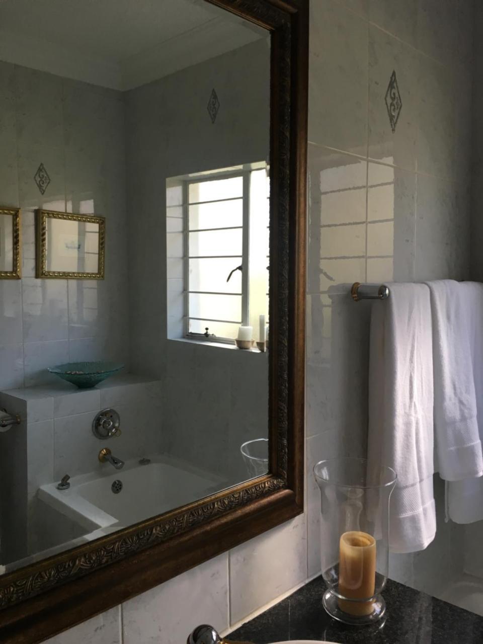 Vair'S Place Guest House In Sandton Paulshof - Apartment, Lux Suites & Spa Johannesburg Exterior foto