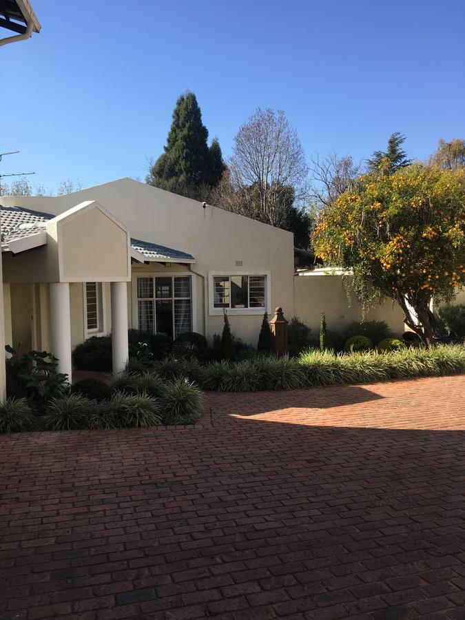 Vair'S Place Guest House In Sandton Paulshof - Apartment, Lux Suites & Spa Johannesburg Exterior foto